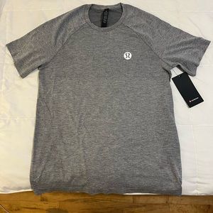 Men’s Lululemon shirt